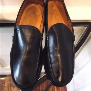 TODS TOD MENS BLACK LEATHER LOAFERS SHOES SZ 7